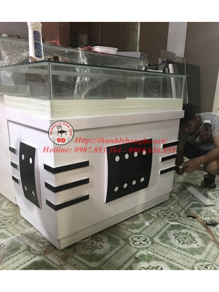 Thanh lý tủ kiếng trưng bày đứng bán trung tâm